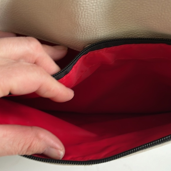 VGUC leather Bugaboo Bag for baby bottles, diapers - long wide adjustable strap - Picture 10 of 17